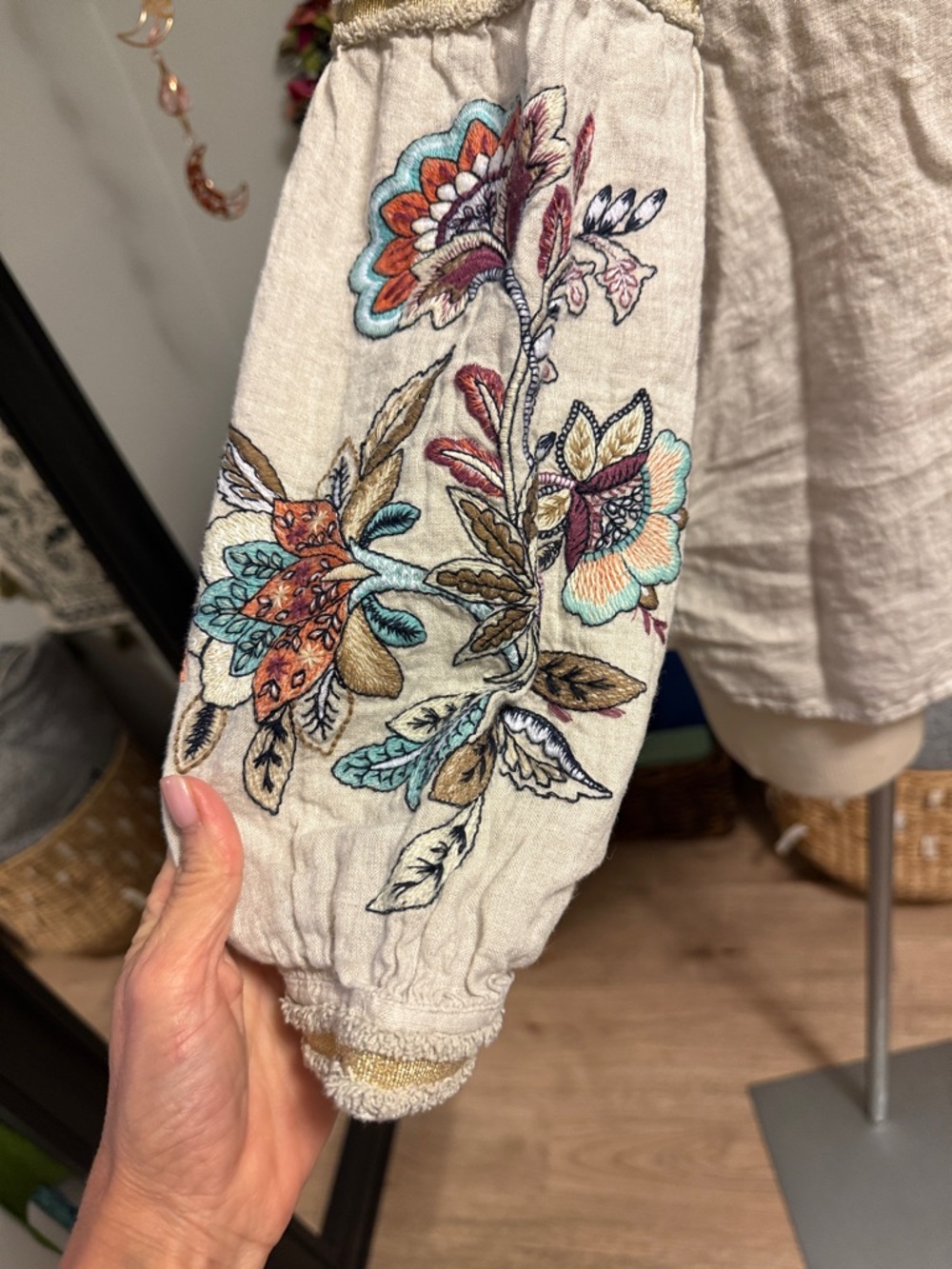Chico’s Embroidered Boho Peasant Blouse in Natural Cream Linen - Picture 3 of 11